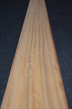 Iroko fineer 230 x 20-23 cm | 0.6mm | 0,495m2