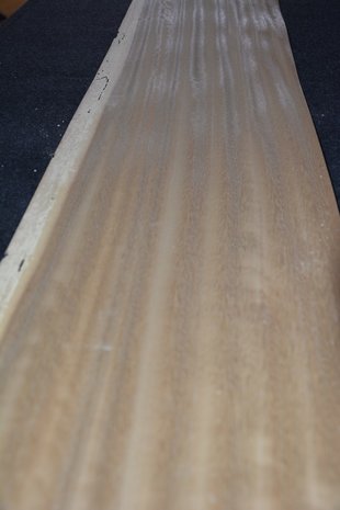 Iroko fineer 210 x 27-28 cm | 0.6mm | 0,578m2