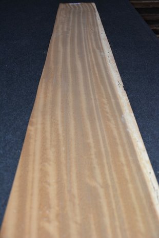 Iroko fineer 210 x 27-28 cm | 0.6mm | 0,578m2
