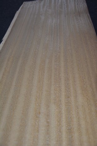 Iroko fineer 210 x 34-36 cm | 0.6mm | 0,735m2