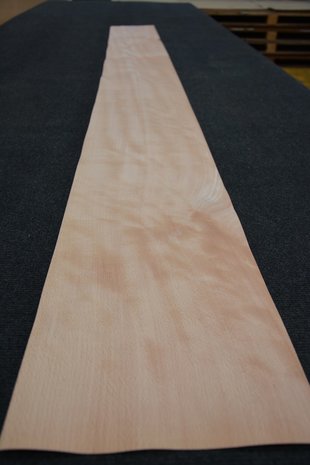 Beuken fineer  224 x 21-25 cm| 0.6mm | 0,515m² 
