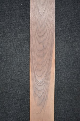Amerikaans noten fineer 152 x 13 cm | 0.6mm | 0,198m²
