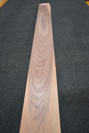 Amerikaans noten fineer 152 x 13 cm | 0.6mm | 0,198m²