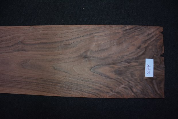 Amerikaans noten fineer 260 x 23-30 cm | 0.6mm | 0,689m²