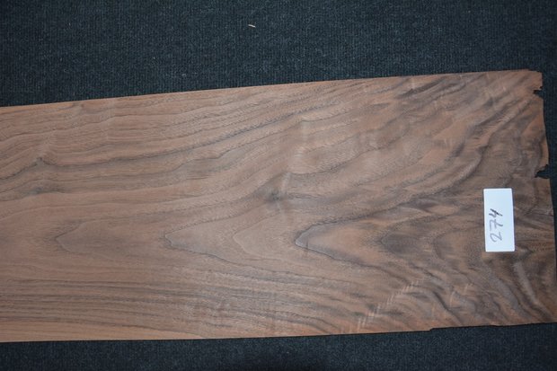 Amerikaans noten fineer 260 x 23-30 cm | 0.6mm | 0,689m²
