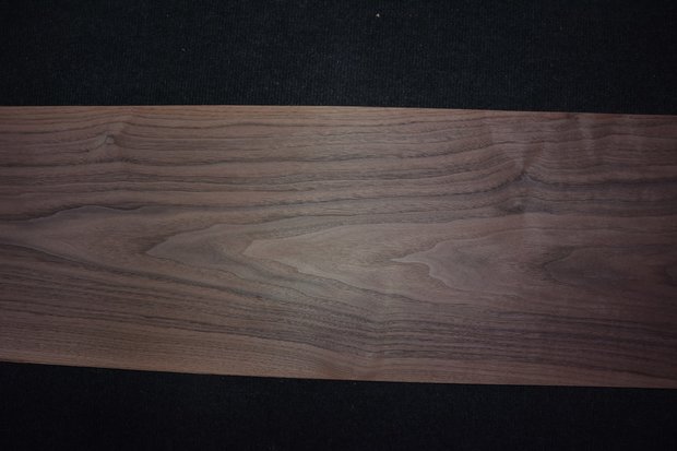 Amerikaans noten fineer 260 x 23-30 cm | 0.6mm | 0,689m²