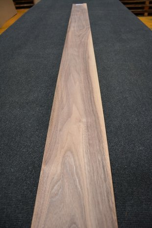 Amerikaans noten fineer 233 x 16 cm | 0.6mm | 0,373m²