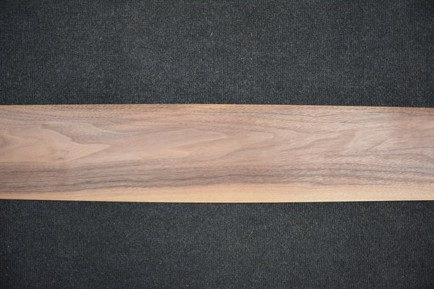 Amerikaans noten fineer 233 x 16 cm | 0.6mm | 0,373m²