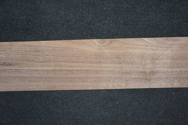 Amerikaans noten fineer 233 x 15-17 cm | 0.6mm | 0,370m²