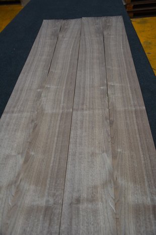 Amerikaans noten fineer 233 x 15-17 cm | 0.6mm | 0,370m²