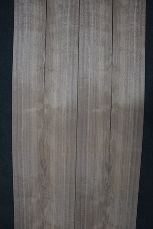 Amerikaans noten fineer 233 x 15-17 cm | 0.6mm | 0,370m²