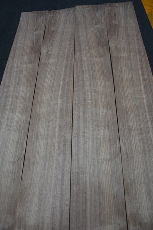 Amerikaans noten fineer 233 x 15-17 cm | 0.6mm | 0,370m²