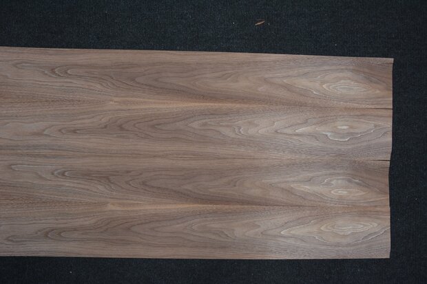 Amerikaans noten fineer 115 x 10-11 cm | 0.6mm | 0,121m²