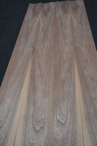 Amerikaans noten fineer 114 x 11-12 cm | 0.6mm | 0,131m²