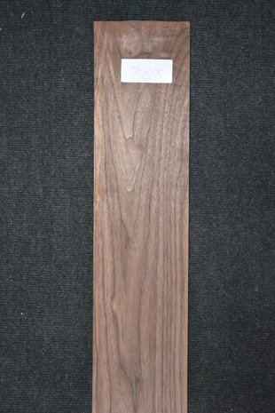 Amerikaans noten fineer 219 x 13-14 cm | 0.6mm | 0,296m²
