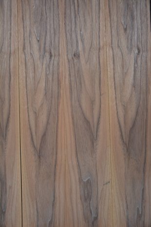 Amerikaans noten fineer 219 x 13-14 cm | 0.6mm | 0,296m²