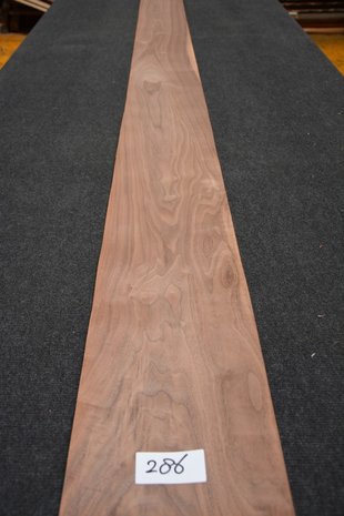 Amerikaans noten fineer 250 x 20-23 cm | 0.6mm | 0,538m²