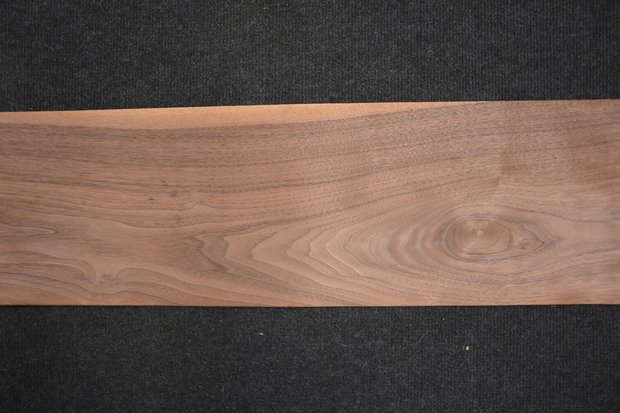 Amerikaans noten fineer 250 x 20-23 cm | 0.6mm | 0,538m²