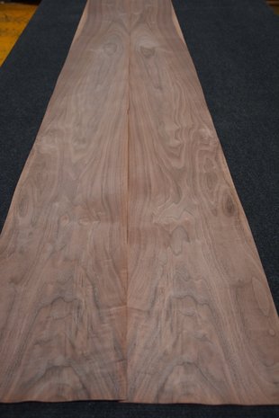 Amerikaans noten fineer 250 x 20-23 cm | 0.6mm | 0,538m²