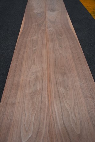 Amerikaans noten fineer 250 x 20-23 cm | 0.6mm | 0,538m²