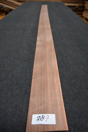 Amerikaans noten fineer 245 x 11cm | 0.6mm | 0,282m²