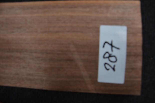 Amerikaans noten fineer 245 x 11cm | 0.6mm | 0,282m²