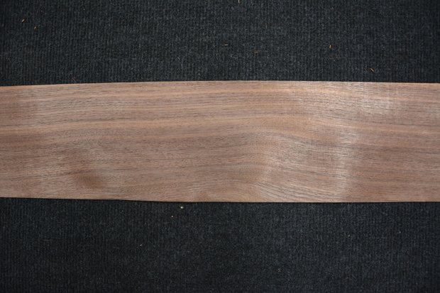 Amerikaans noten fineer 245 x 11cm | 0.6mm | 0,282m²