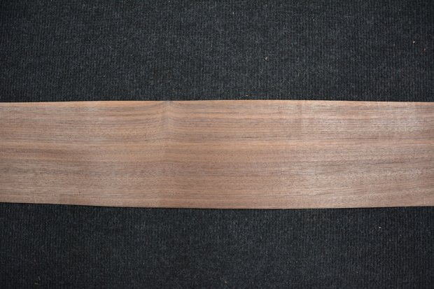 Amerikaans noten fineer 245 x 11cm | 0.6mm | 0,282m²