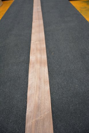Amerikaans noten fineer 245 x 11cm | 0.6mm | 0,282m²