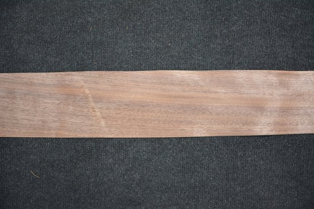 Amerikaans noten fineer 245 x 11cm | 0.6mm | 0,282m²