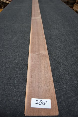 Amerikaans noten fineer 242 x 11 cm | 0.6mm | 0,266m²