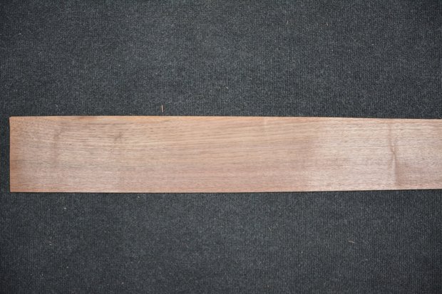 Amerikaans noten fineer 242 x 11 cm | 0.6mm | 0,266m²