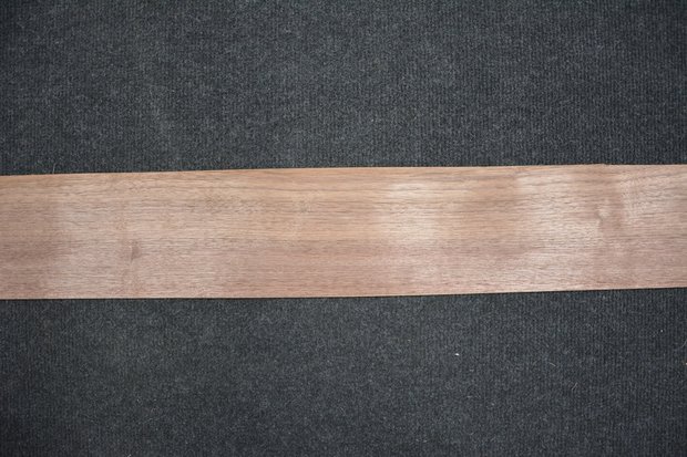 Amerikaans noten fineer 242 x 11 cm | 0.6mm | 0,266m²