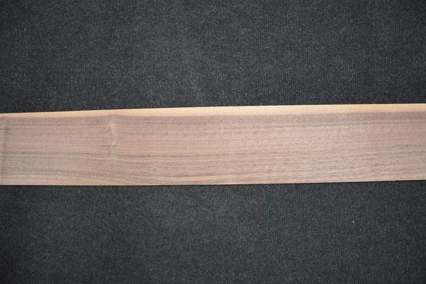 Amerikaans noten fineer 210 x 14-11 cm | 0.6mm |0,263m²