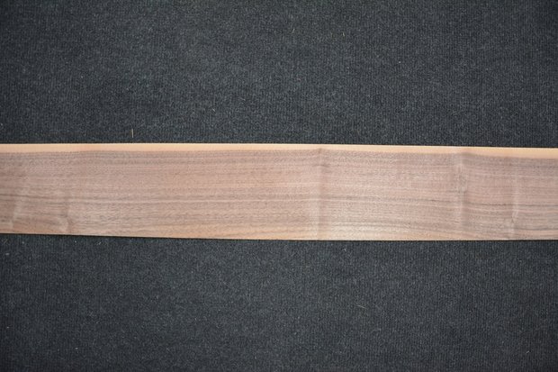 Amerikaans noten fineer 210 x 14-11 cm | 0.6mm |0,263m²