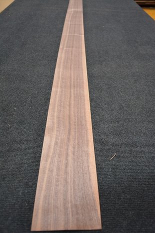 Amerikaans noten fineer 235 x 11-12 cm | 0.6mm | 0,270m²