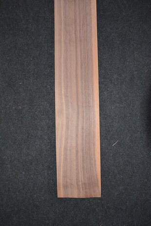 Amerikaans noten fineer 235 x 11-12 cm | 0.6mm | 0,270m²