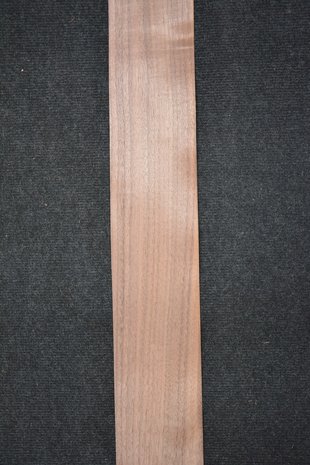 Amerikaans noten fineer 235 x 11-13 cm | 0.6mm | 0,276m²