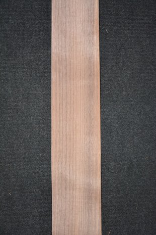 Amerikaans noten fineer 235 x 11-13 cm | 0.6mm | 0,276m²