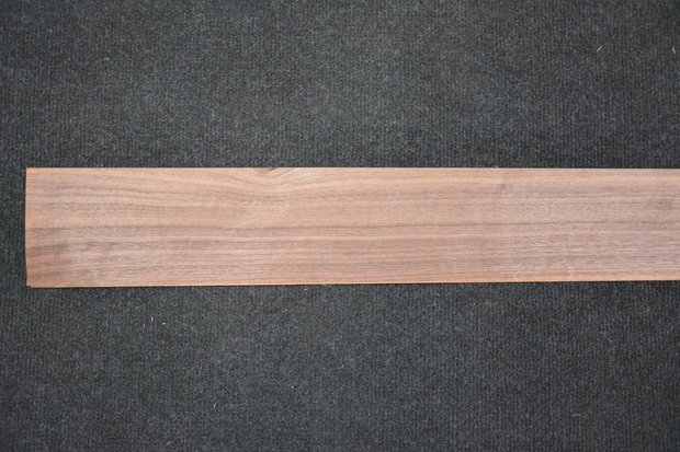 Amerikaans noten fineer 235 x 9-10 cm | 0.6mm | 0,223m²