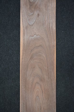 Amerikaans noten fineer 212 x 19 cm | 0.6mm | 0,403m²