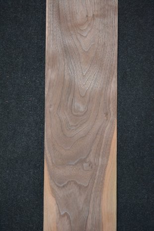 Amerikaans noten fineer 212 x 19 cm | 0.6mm | 0,403m²