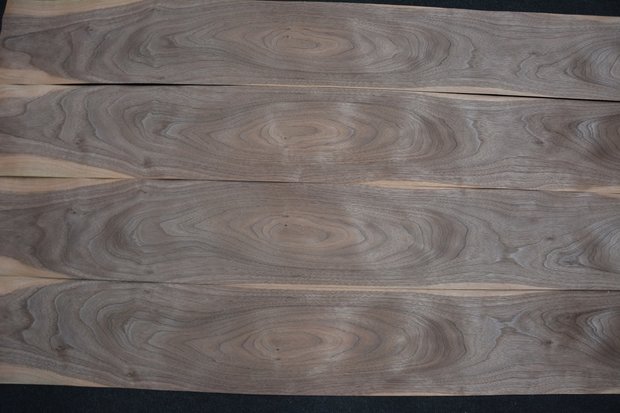 Amerikaans noten fineer 212 x 19 cm | 0.6mm | 0,403m²