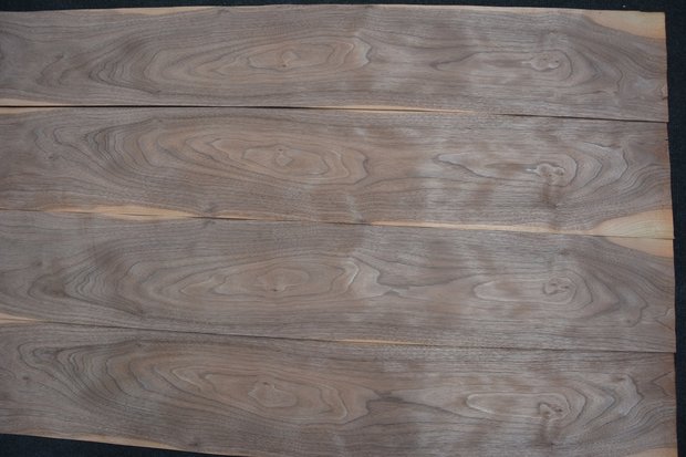 Amerikaans noten fineer 212 x 19 cm | 0.6mm | 0,403m²