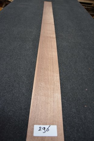 Amerikaans noten fineer 190 x 10-12 cm | 0.6mm | 0,209m²