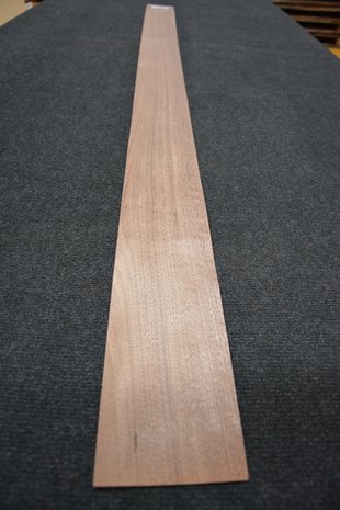 Amerikaans noten fineer 190 x 10-12 cm | 0.6mm | 0,209m²