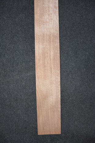 Amerikaans noten fineer 190 x 10-12 cm | 0.6mm | 0,209m²