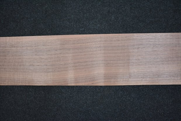 Amerikaans noten fineer 200 x 12-16 cm | 0.6mm | 0,322m²
