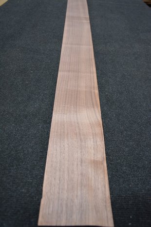 Amerikaans noten fineer 200 x 12-16 cm | 0.6mm | 0,322m²