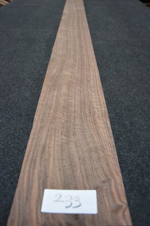 Amerikaans noten fineer 210 x 13-16 cm | 0.6mm | 0,304m²